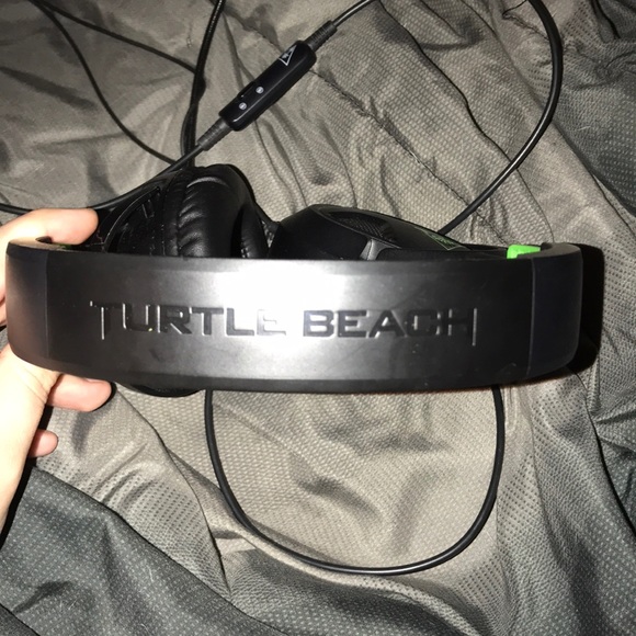 Turtle Beach Headphones with a mic - Picture 2 of 4